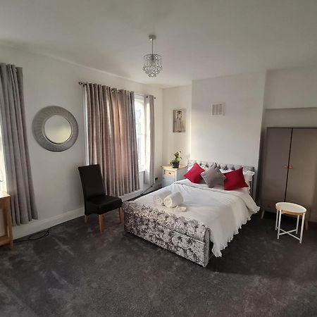 3-Bed House In London Self-Contained In Ladywell Villa ภายนอก รูปภาพ