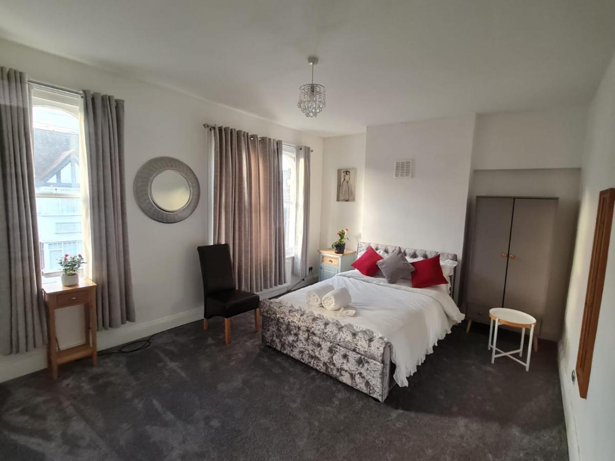 3-Bed House In London Self-Contained In Ladywell Villa ภายนอก รูปภาพ