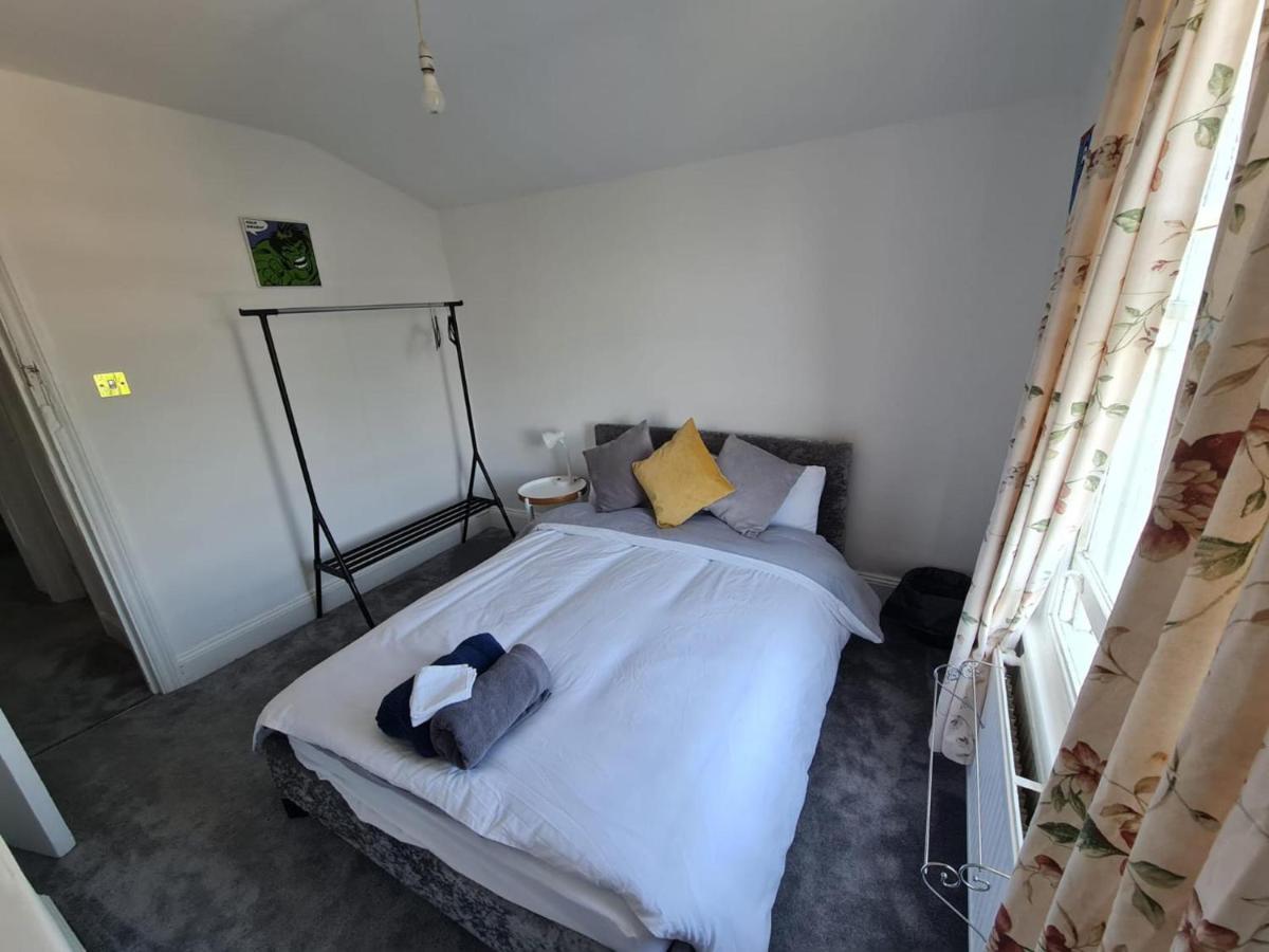 3-Bed House In London Self-Contained In Ladywell Villa ภายนอก รูปภาพ