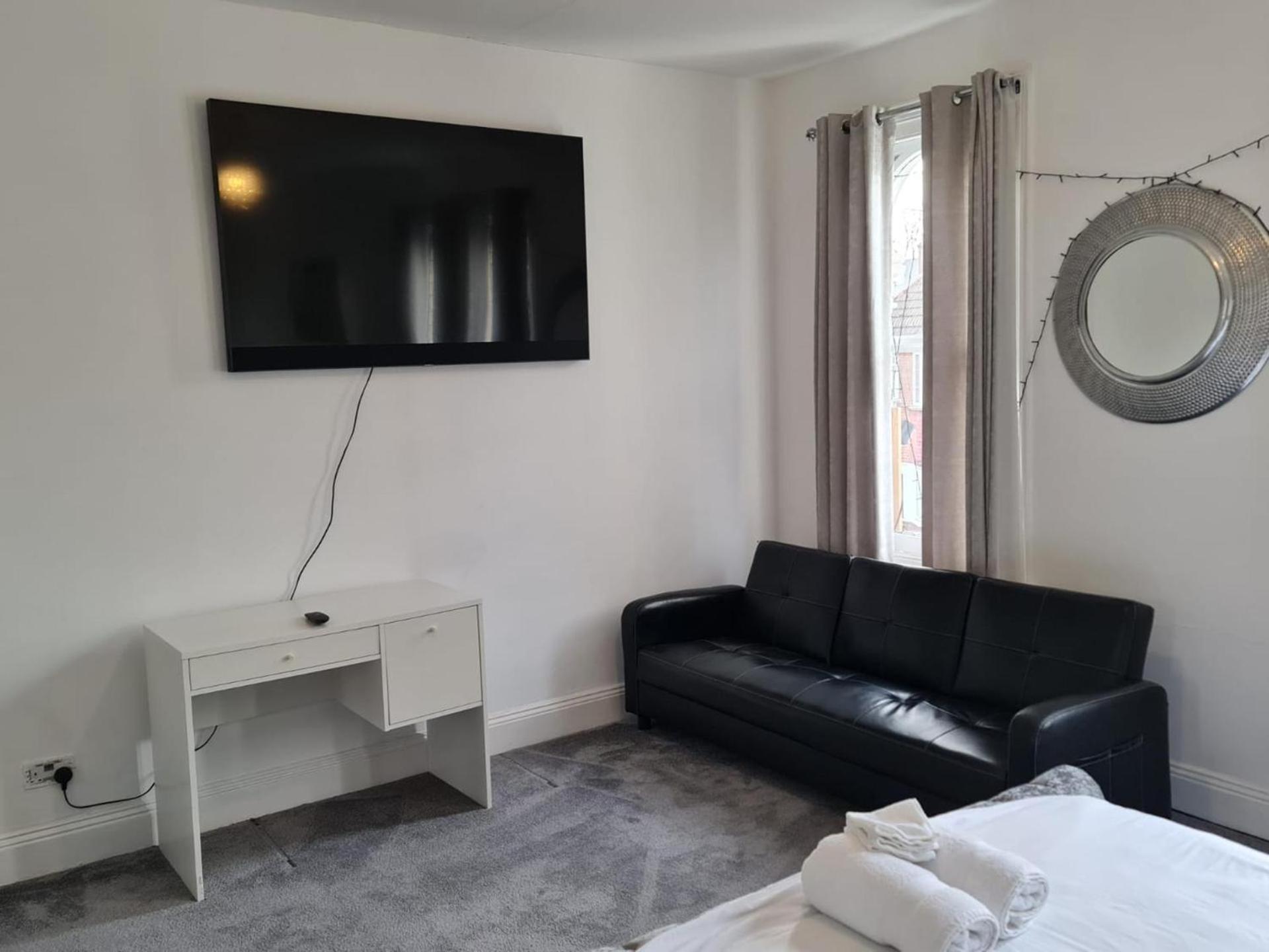 3-Bed House In London Self-Contained In Ladywell Villa ภายนอก รูปภาพ