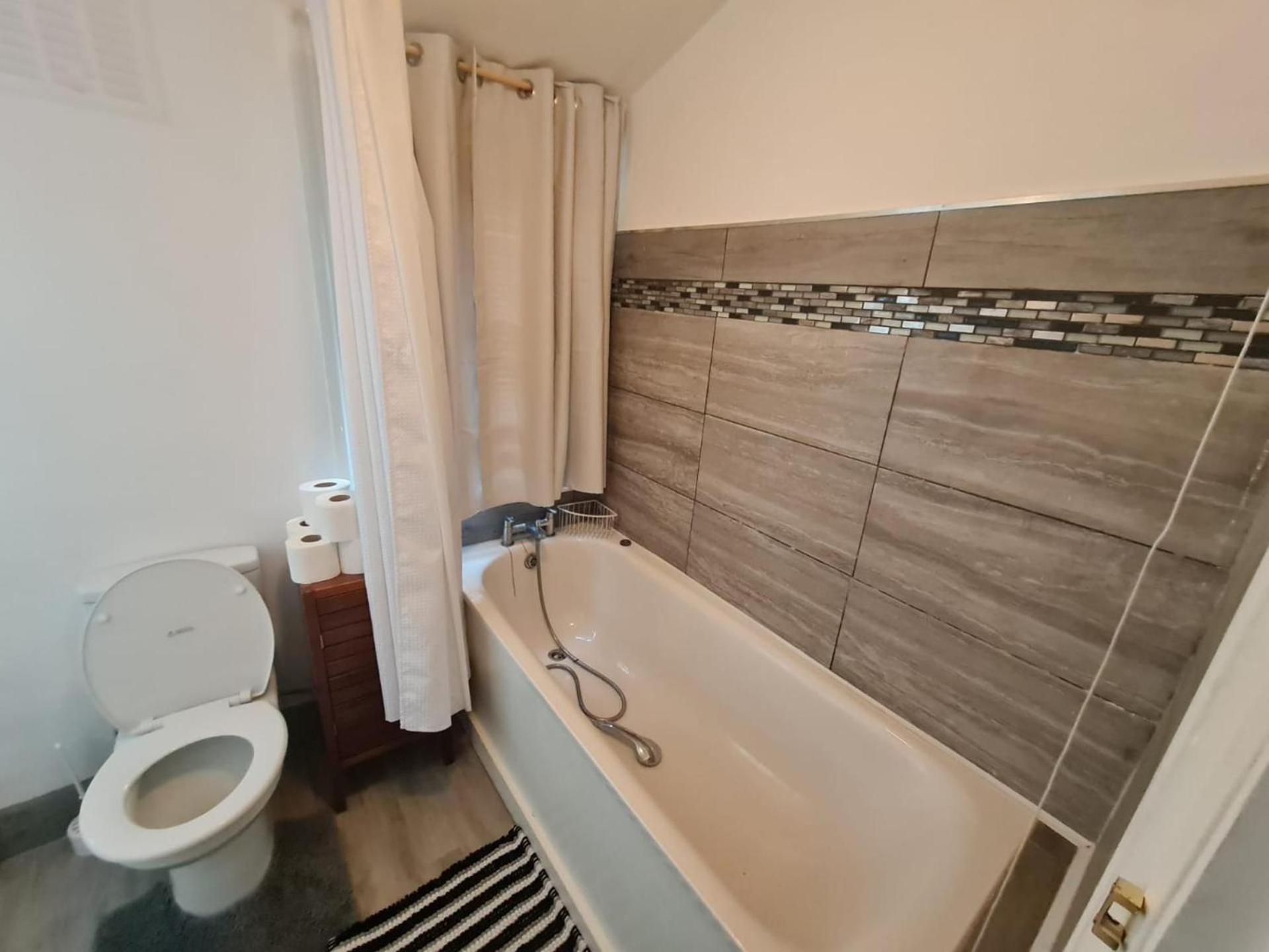 3-Bed House In London Self-Contained In Ladywell Villa ภายนอก รูปภาพ